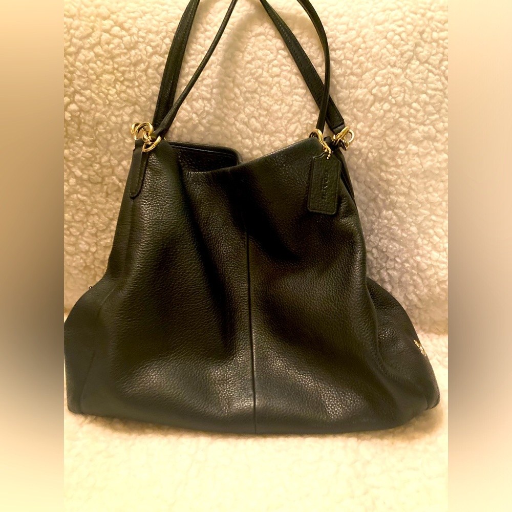 Black pebble leather hobo essential